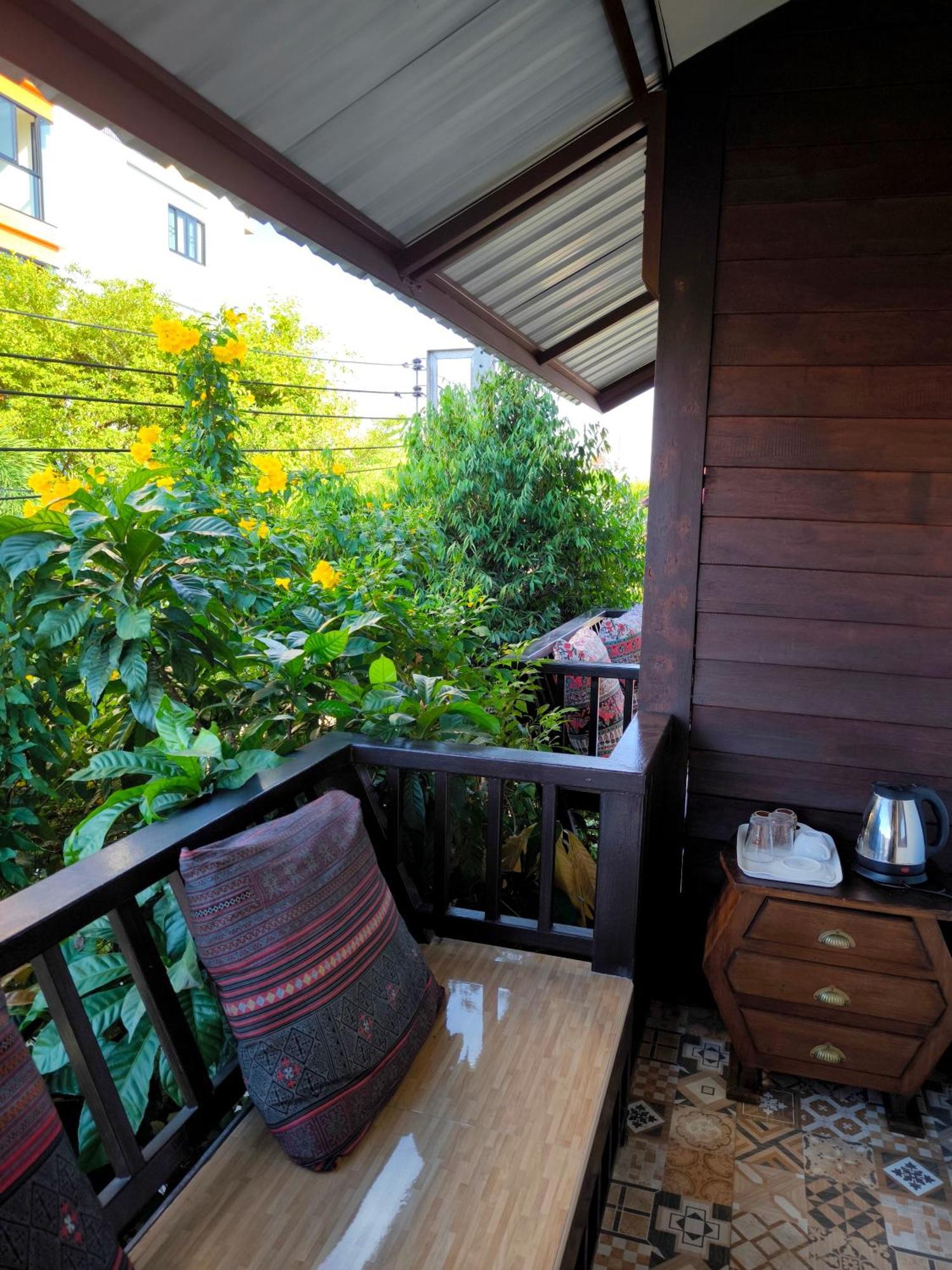 Ratchiangsaen Flora House Chiang Mai Exterior foto