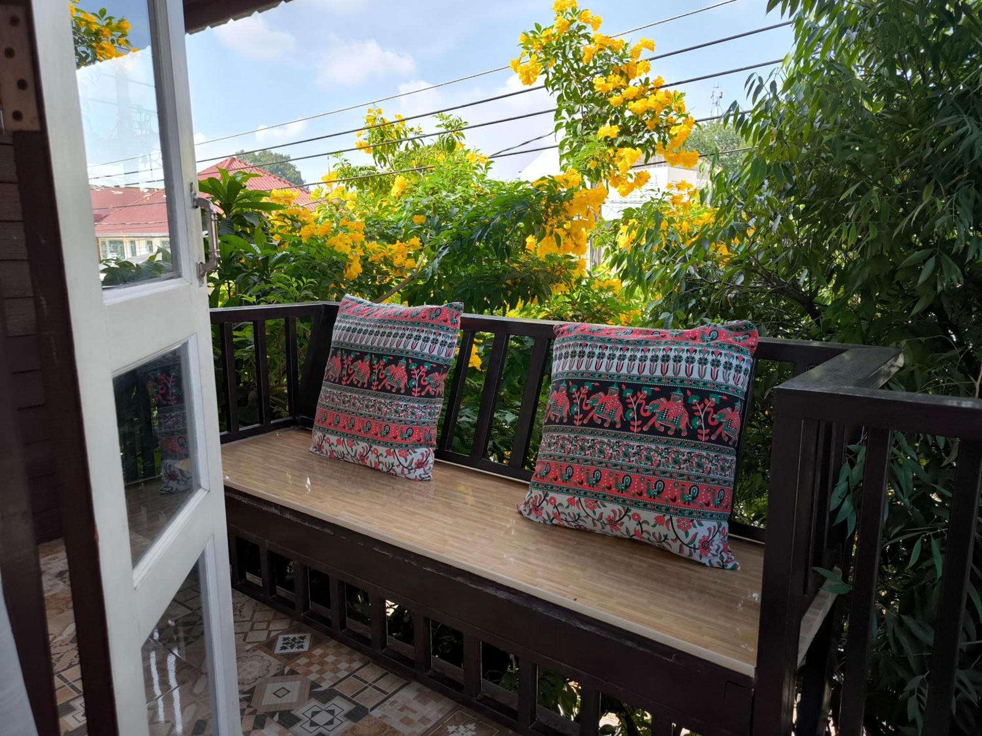 Ratchiangsaen Flora House Chiang Mai Exterior foto